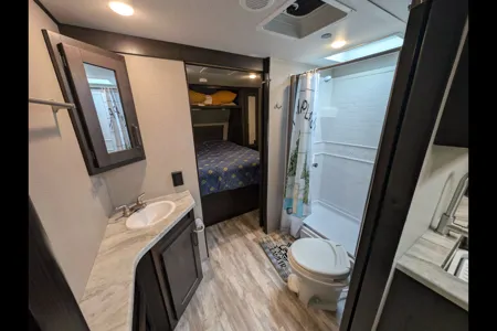 The Grand Adventure 33 – Sleeps 8 Comfortably