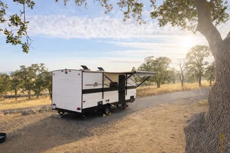 Clean & Comfy 2024 Avenir - Lightweight RV