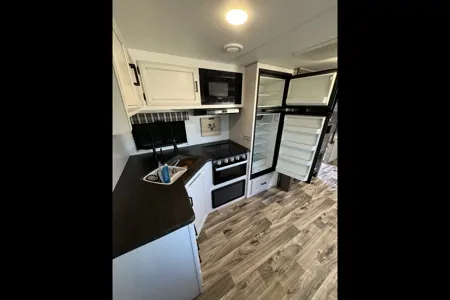 Daniel's Venture Stratus Travel Trailer