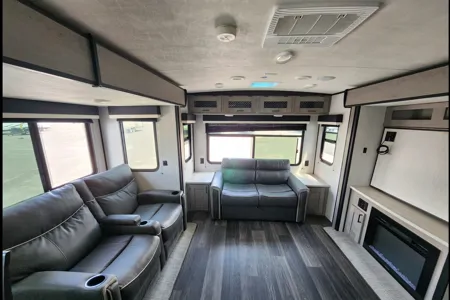 BUENAHORA's Mallard Heartland M335 Travel Trailer