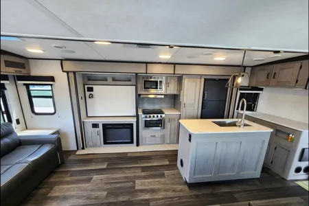 BUENAHORA's Mallard Heartland M335 Travel Trailer