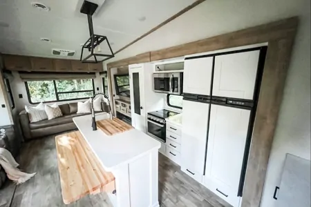 Bright & Spacious Keystone Arcadia Fifth Wheel