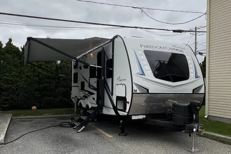  Forest River Coachmen Freedom Express Ultra Lite 238BHS Roulotte