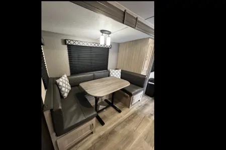 Forest River Coachmen Freedom Express Ultra Lite 238BHS Roulotte