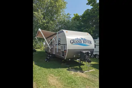 Brandon's Grand River 269BHS Comfortline Travel Trailer