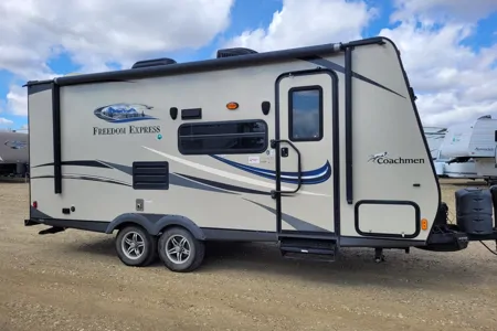 Janeth's Freedom Express Travel Trailer - Hybrid 2015 Coachmen 21 TQX