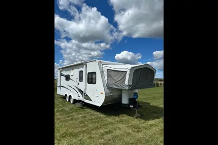 Brad's Jayco Jay Feather Hybrid