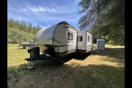 Kid/Pet Friendly Travel Trailer