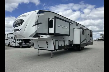 Nick's Forest River Artic Wolf Cherokee 3660 suite Fifth Wheel