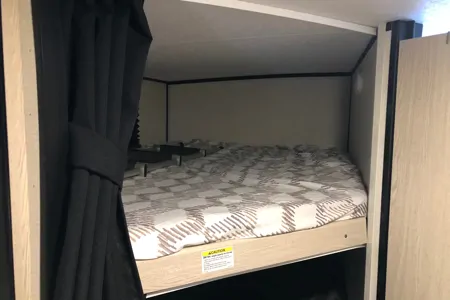 The Roses /Coachman Apex Nano BHS208 Travel Trailer