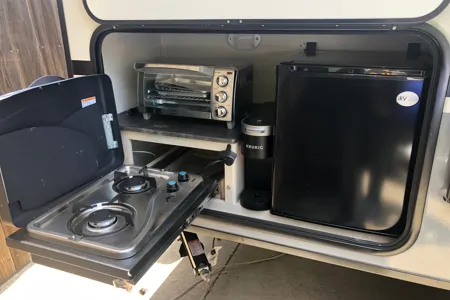 The Roses /Coachman Apex Nano BHS208 Travel Trailer