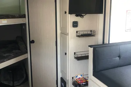 The Roses /Coachman Apex Nano BHS208 Travel Trailer