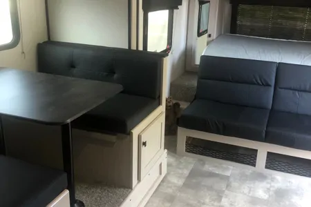 The Roses /Coachman Apex Nano BHS208 Travel Trailer