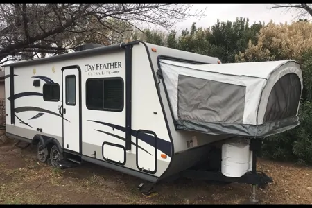 Elderado's Jay Feather X23F Travel Trailer