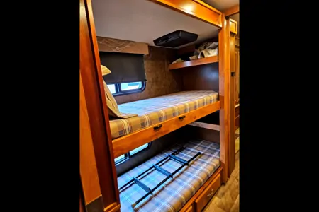 Big Baaaaby Tiffin Motorhomes Allegro Open Road Class A