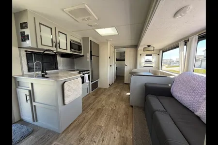 Come Vibe in The Vibe!