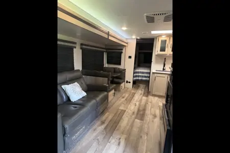 Clean 33’ KZ Connect Travel Trailer