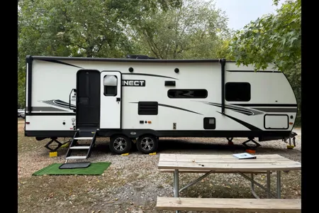 Clean 33’ KZ Connect Travel Trailer