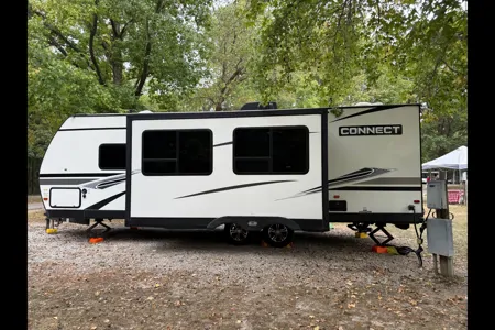 Clean 33’ KZ Connect Travel Trailer