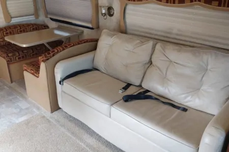 Daniel's Damon Daybreak 3578 Class A