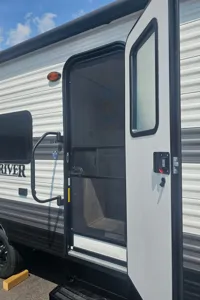 Lynn's Grand River 25BH Travel Trailer