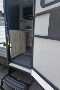 Lynn's Grand River 25BH Travel Trailer