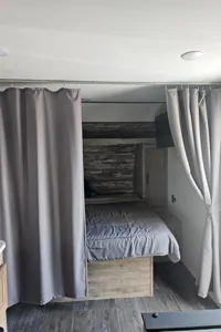 Lynn's Grand River 25BH Travel Trailer