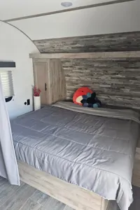 Lynn's Grand River 25BH Travel Trailer