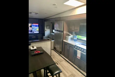 Rollin' Retreat - KZ Durango D290RLT Fifth Wheel