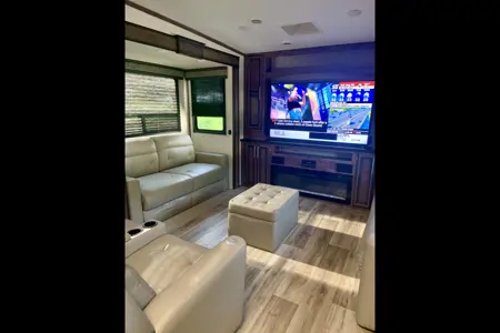 Rollin' Retreat - KZ Durango D290RLT Fifth Wheel