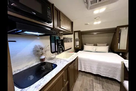 Encanto RV 2017 Keystone Bullet 1800RB