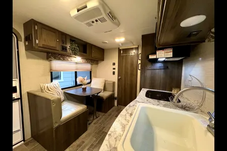 Encanto RV 2017 Keystone Bullet 1800RB