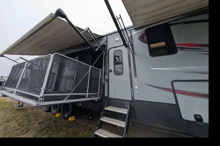 Leikan Cyclone 4500 Fifth Wheel toy hauler