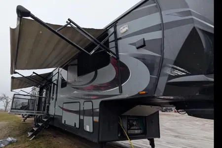 Leikan Cyclone 4500 Fifth Wheel toy hauler