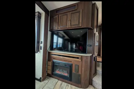 Leikan Cyclone 4500 Fifth Wheel toy hauler
