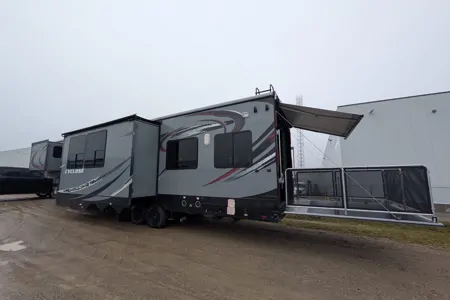 Leikan Cyclone 4500 Fifth Wheel toy hauler