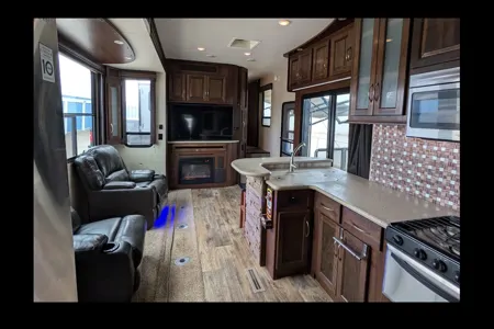 Leikan Cyclone 4500 Fifth Wheel toy hauler