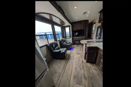 Leikan Cyclone 4500 Fifth Wheel toy hauler