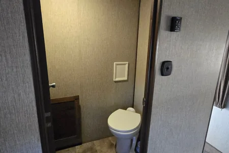 Chris's Keystone 359fwmpr Fifth Wheel