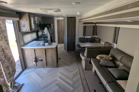 Beautiful & Spacious Bunkhouse | Pet-Friendly Adventure Trailer!