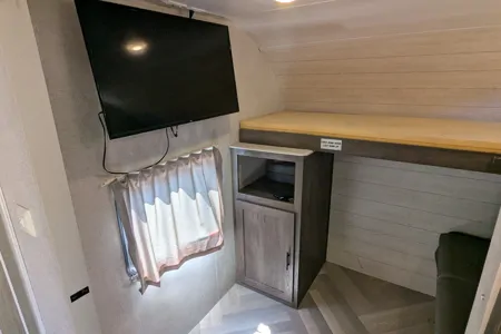 Beautiful & Spacious Bunkhouse | Pet-Friendly Adventure Trailer!