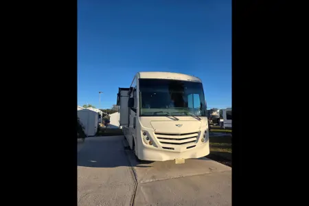 Karen's Fleetwood Flair 35R Class A