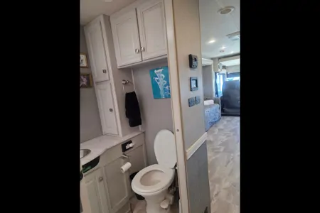 Karen's Fleetwood Flair 35R Class A