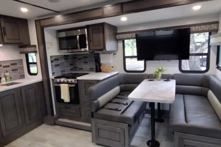 NEW 2024 Luxury Motorcoach! Sleeps 10!