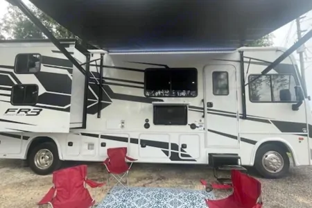NEW 2024 Luxury Motorcoach! Sleeps 10!