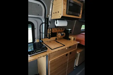 ROVENN - Mercedes Winnebago + Adventure Wagon Class B