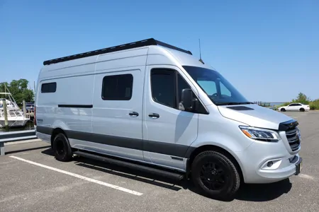 ROVENN - Mercedes Winnebago + Adventure Wagon Class B