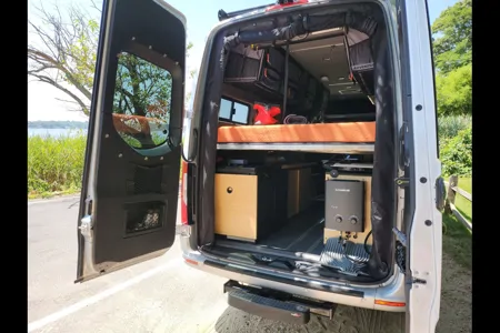 ROVENN - Mercedes Winnebago + Adventure Wagon Class B