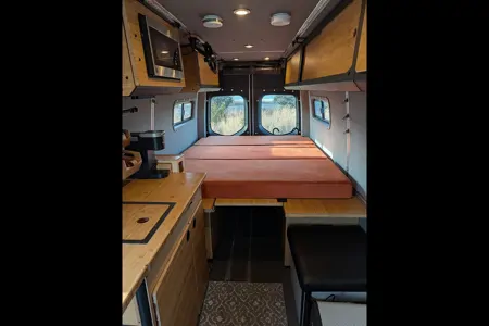 ROVENN - Mercedes Winnebago + Adventure Wagon Class B