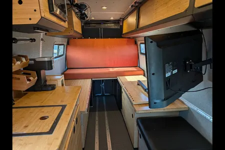 ROVENN - Mercedes Winnebago + Adventure Wagon Class B